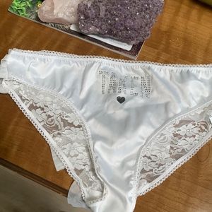 NWT Victoria Secret size M Taken panties
